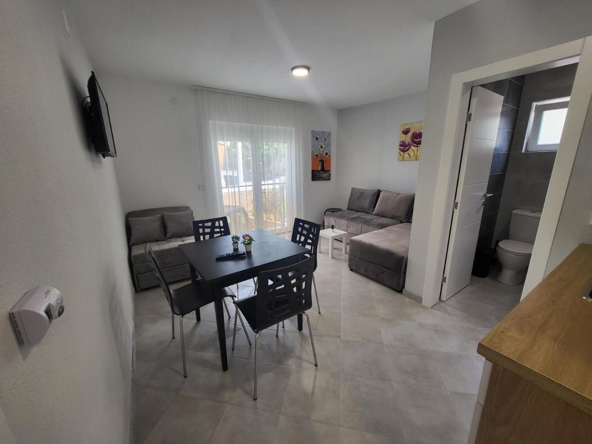Vila Pcelica Petra โซโคบานยา ภายนอก รูปภาพ